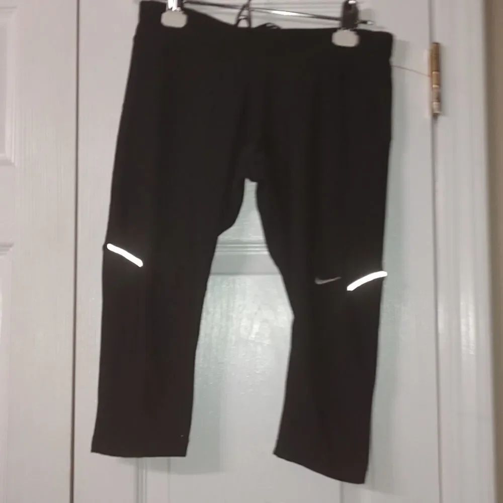 NIKE Women’s STAY WARM Running Tight Fit Capri-Black 519841-010   Sz S